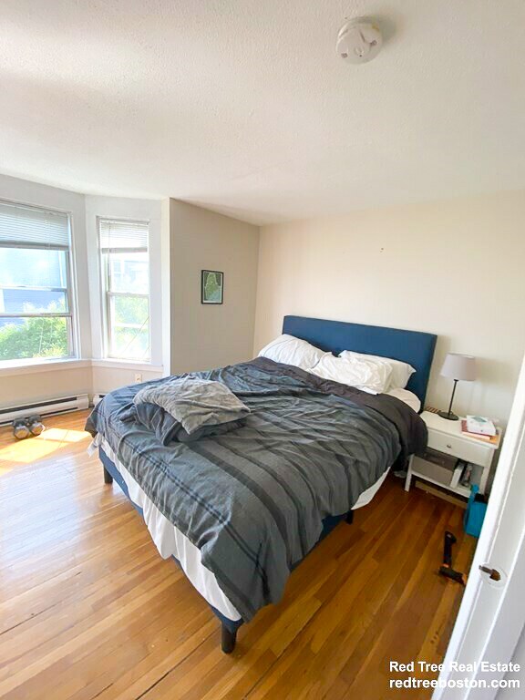 Building Photo - 506 E Broadway