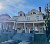 Building Photo - 946 Magnolia St