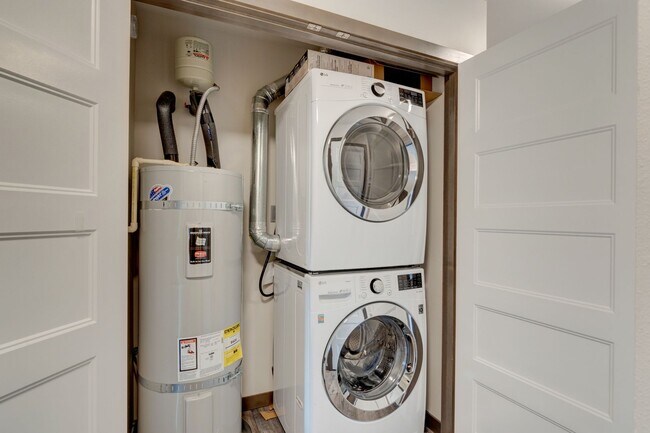 Building Photo - 2 bed 2 Bath Condo in Summerwind Community