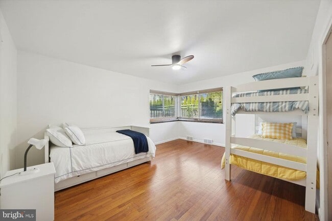 Building Photo - 7033 Sherwood Rd