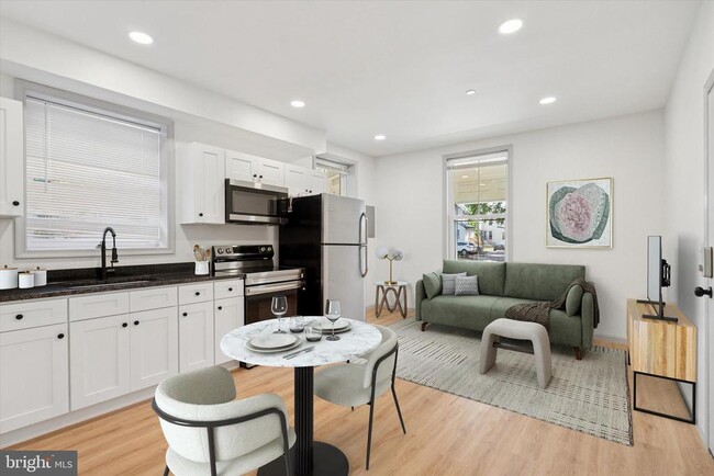 Building Photo - 9 W Hinckley Ave