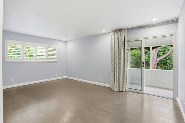 Building Photo - 2010 Santa Cruz Ave