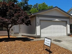 Building Photo - 843 Falcon Way