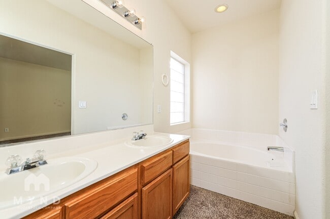 Building Photo - 5518 Spandrell Cir