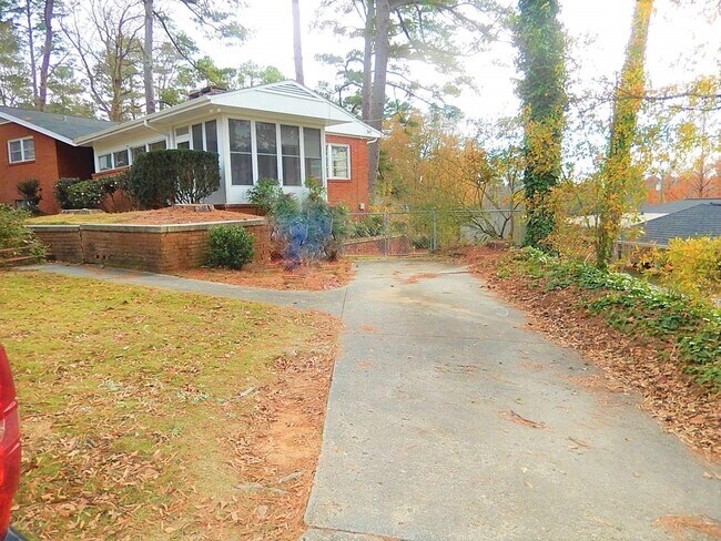 Building Photo - 106 Byron Pl