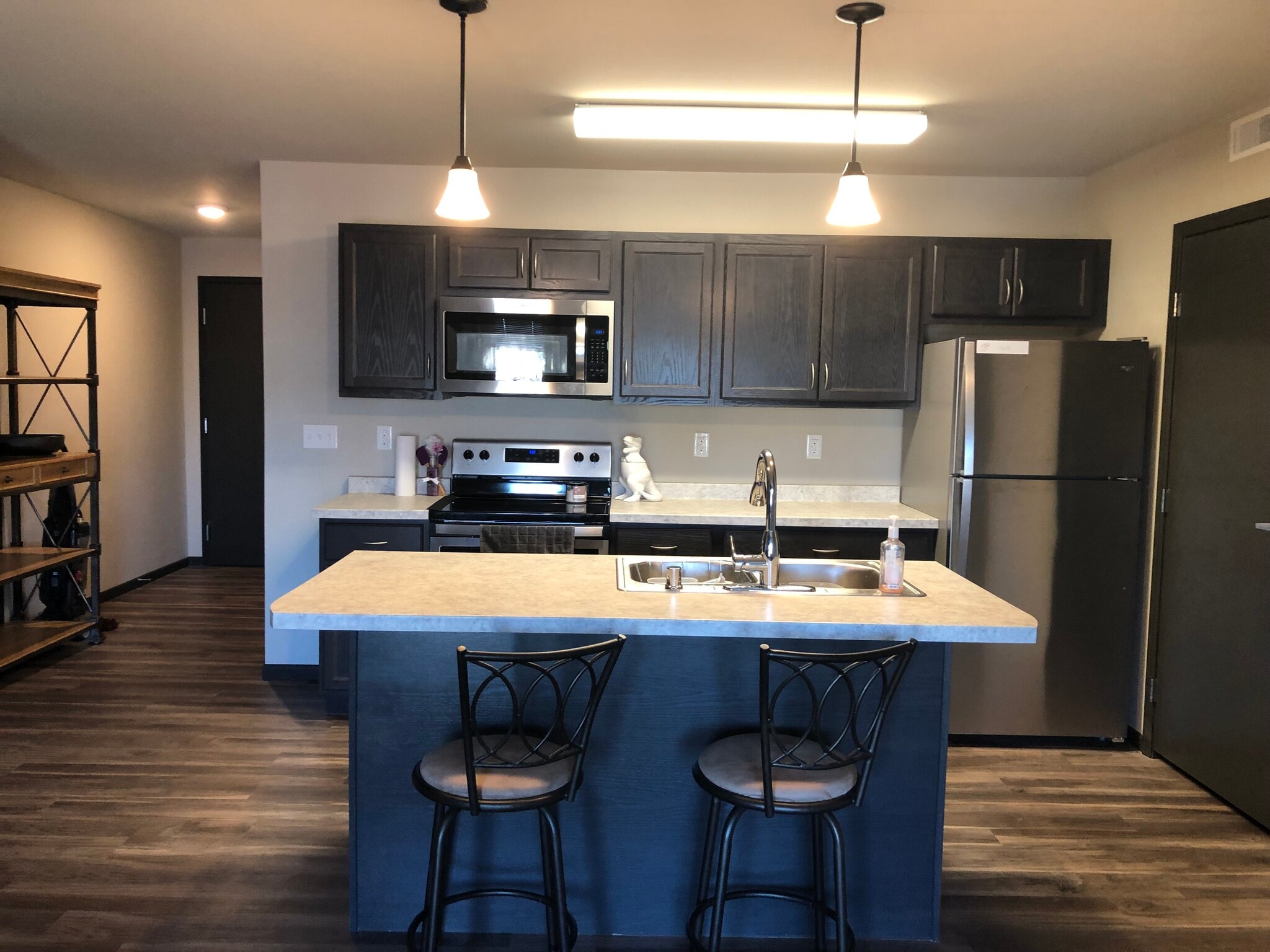 Building Photo - 913 Main Ave