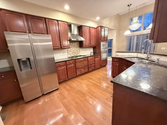 Building Photo - 7798 Wayside Ave