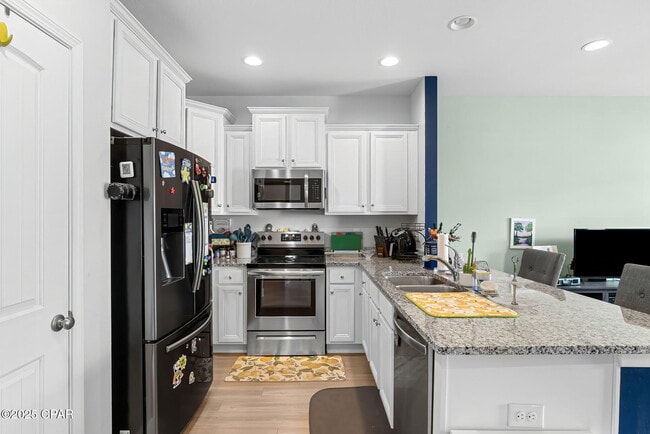 Building Photo - 7470 Shadow Lake Dr