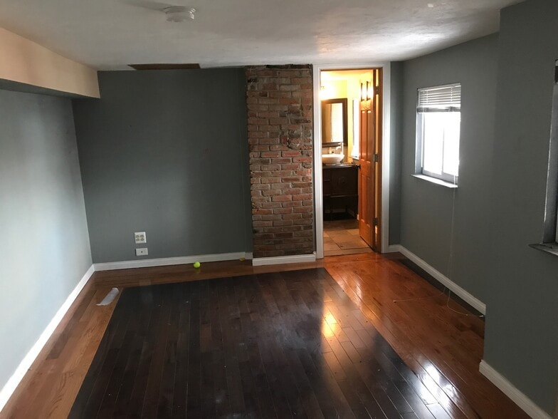 Building Photo - 1117 Freyburg St