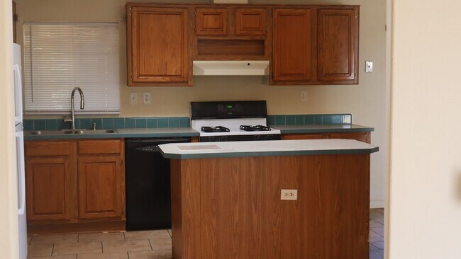 Building Photo - 6206 S Ranch Rd