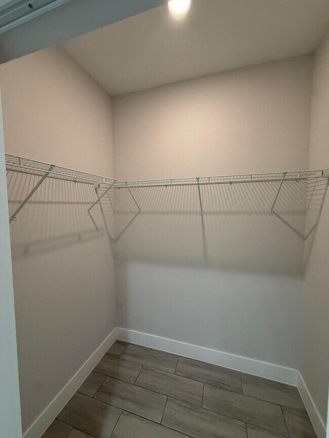 Building Photo - 4800 15th St SW