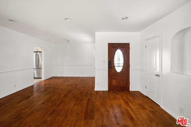 Building Photo - 5227 Etheldo Ave