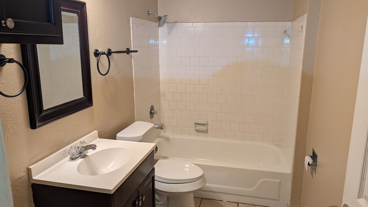 Building Photo - 11231 Belair Dr