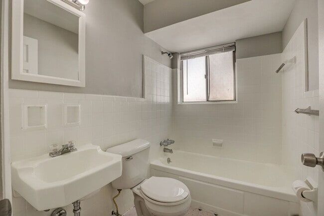 Building Photo - 522 Elliott Ave