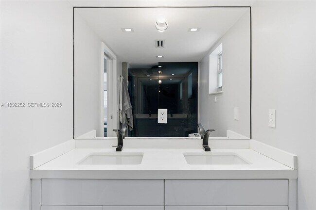 Building Photo - 1428 Euclid Ave