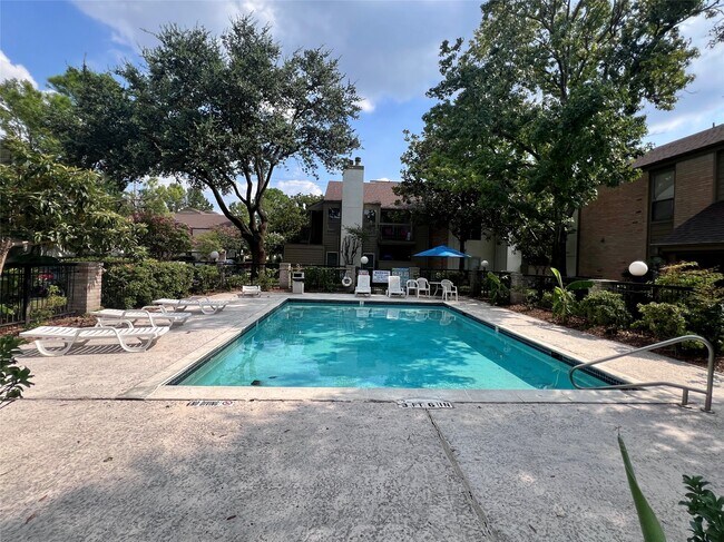 Building Photo - 10047 Westpark Dr