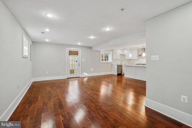 Building Photo - 837 Shepherd St NW