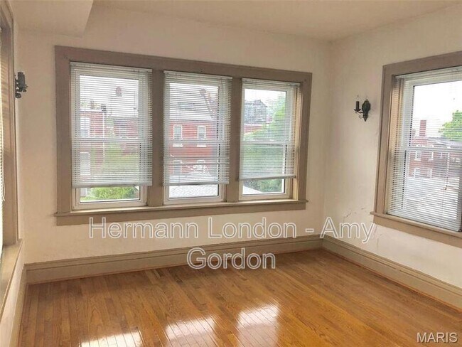 Building Photo - 3918 Flad Ave