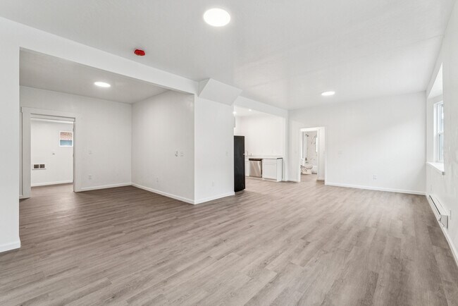 Building Photo - 913