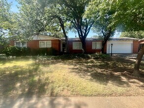 Building Photo - Spacious 4 bed 3 bath home!