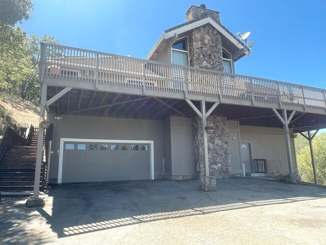 Primary Photo - $5495 - Large Gorgeous 3/2 Tri-Level Home ...