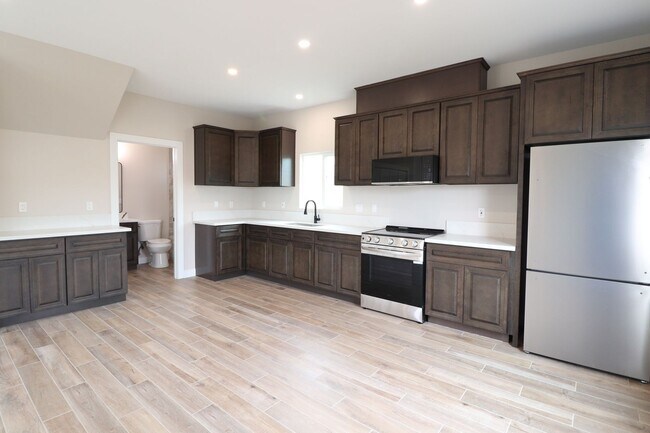 Building Photo - 200 Siler Ln