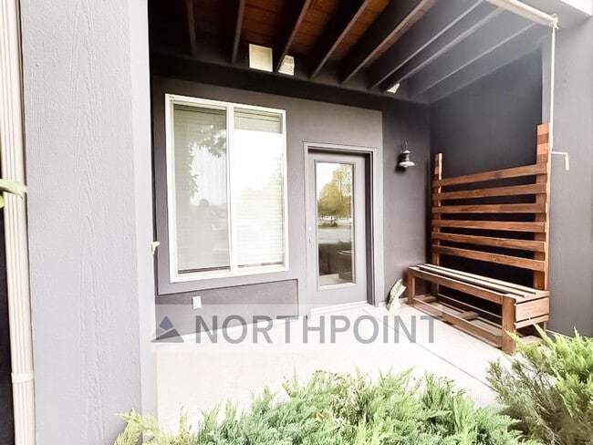 Building Photo - 2BR 1BA Townhome w/ In-Unit Laundry • Stainless Steel • Private Patio in South Jordan