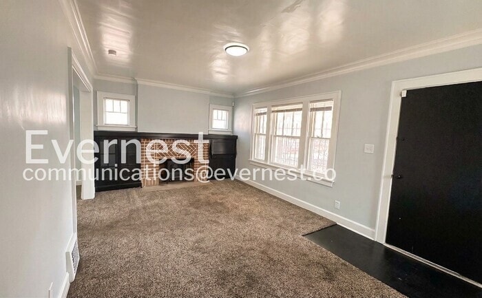 Building Photo - 2242 E 70th St