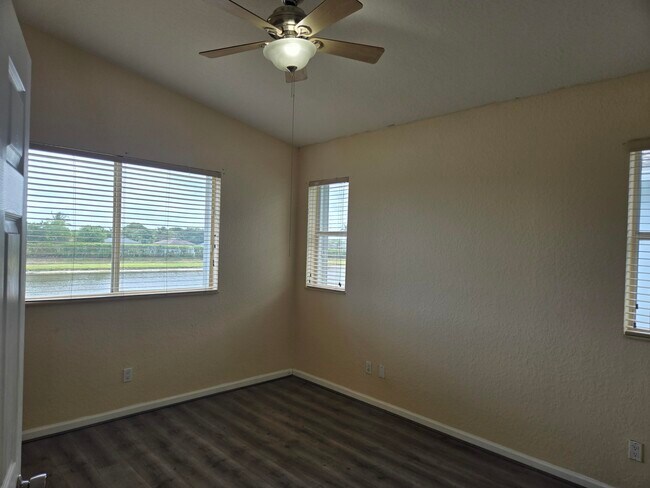 Building Photo - 3141 Laurel Ridge Cir