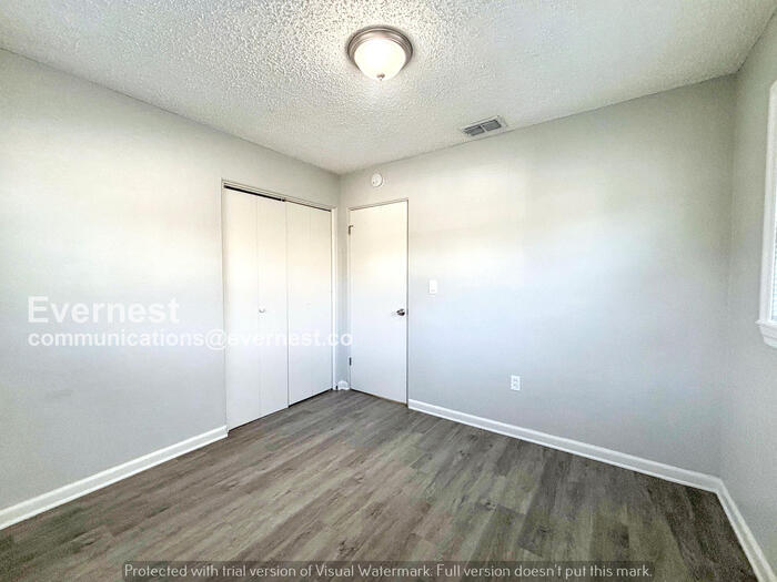 Building Photo - 300 S Palermo Ave