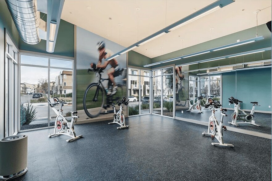 Building Photo - 5925 Charlotte Dr