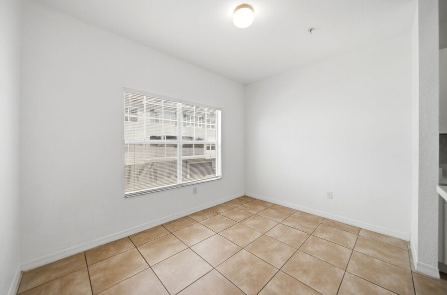 Building Photo - 2532 Grand Central Pkwy