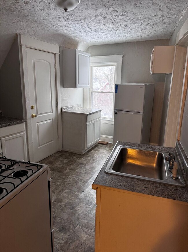 Building Photo - 10707 Hampden Ave