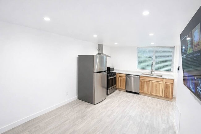 Building Photo - 7950 Capistrano Ave