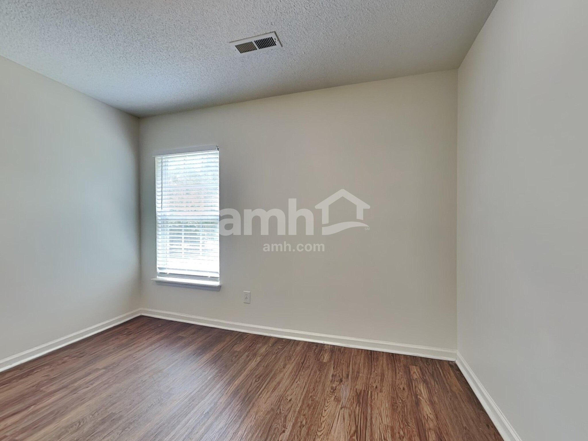 Building Photo - 5057 Thornton Dr