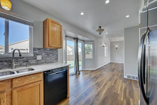 Building Photo - $2,225- 3bed/2bath Home in Fountain with B...