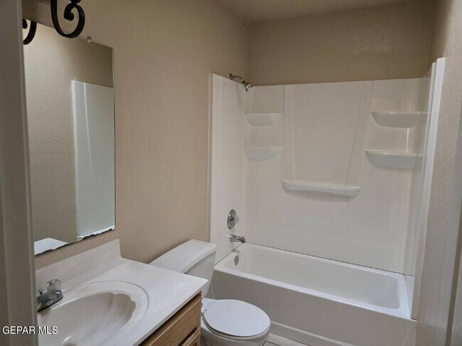 Building Photo - 12105 Castle View Way
