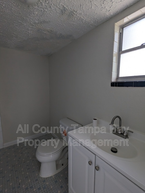 Building Photo - 1318 Divot Ln