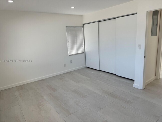 Building Photo - 2832 SW 124th Ct