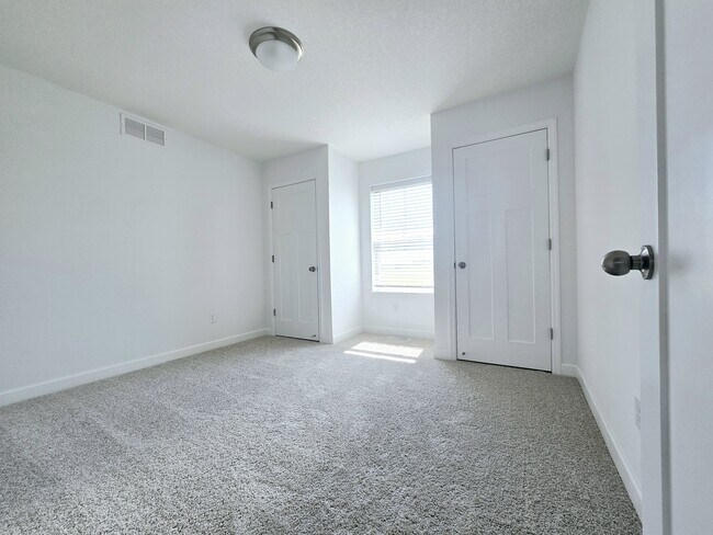 Room 2 - 1103 Middlefield Rd