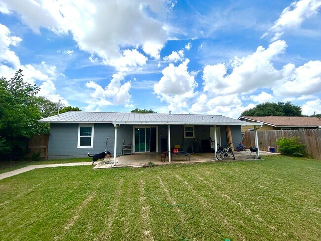 Building Photo - *COMING SOON* *MOVE IN SPECIAL* Spacious 3BR with Office & Large Fenced Backyard!