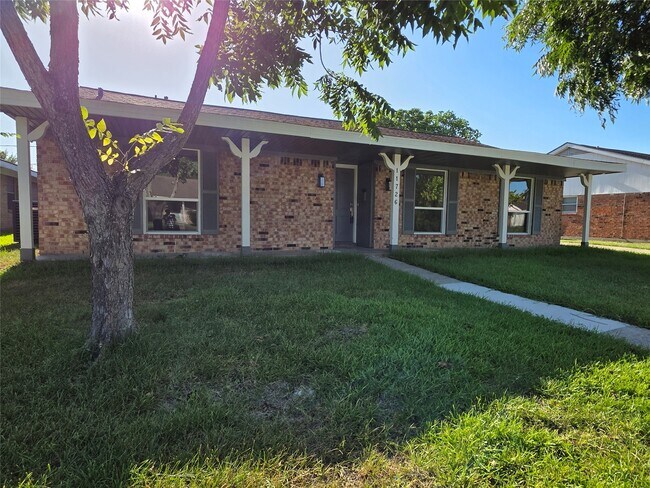 Building Photo - 11726 N Willow Cir