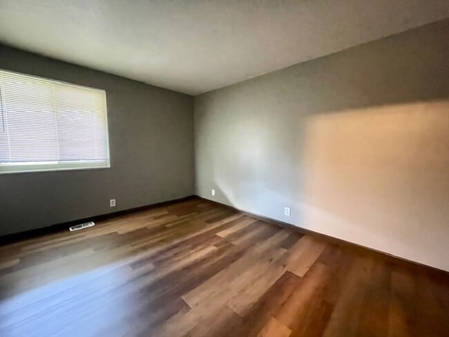 Building Photo - MADISON SCHOOLS - 2 Bedroom Available!