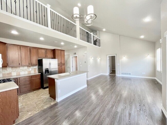 Building Photo - Stunning 4 Bed/4 Bath Home in Banning Lewis Ranch