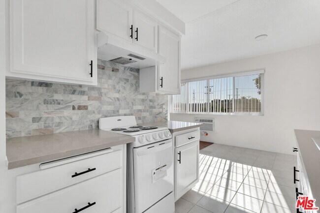 Building Photo - 7228 Allott Ave