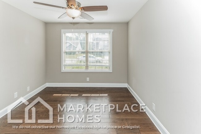 Building Photo - 702 Jim Brown Dr