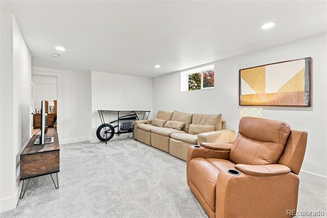 Building Photo - 2320 S Holly Pl