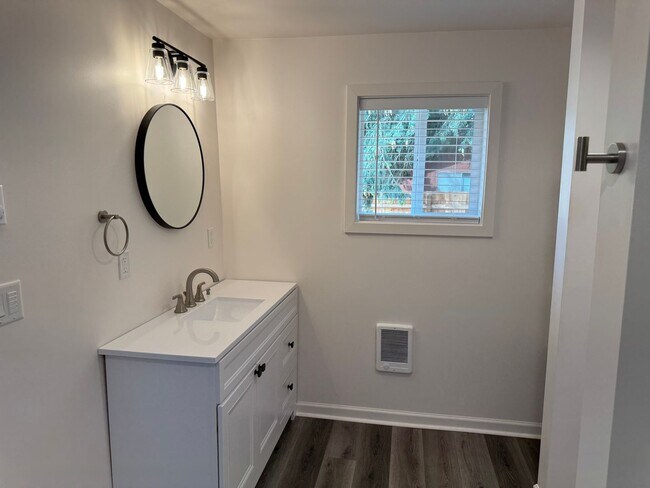 Building Photo - Updated 3 bedroom 2 bathroom duplex in his...