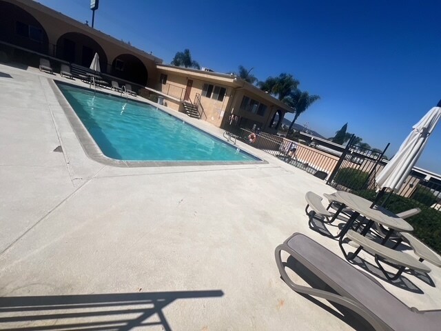 Building Photo - 500 Rancheros Dr