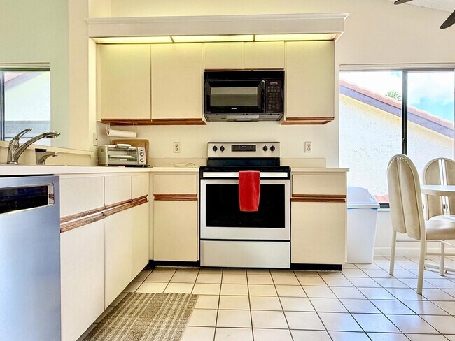 Building Photo - 10678 Ocean Palm Way